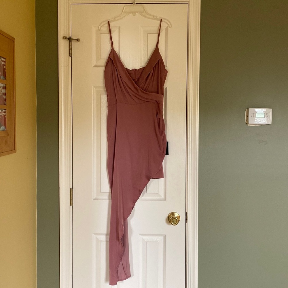NWT Lulu’s Asymmetrical Spaghetti Strap V-Neck Dress, Size M